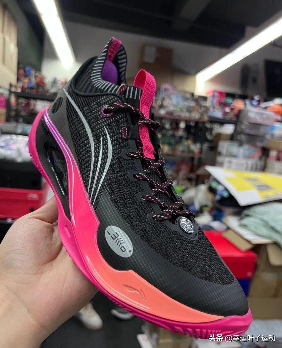 Li Ning re-releases ruthless shoes, Wade 808 strikes - iNEWS