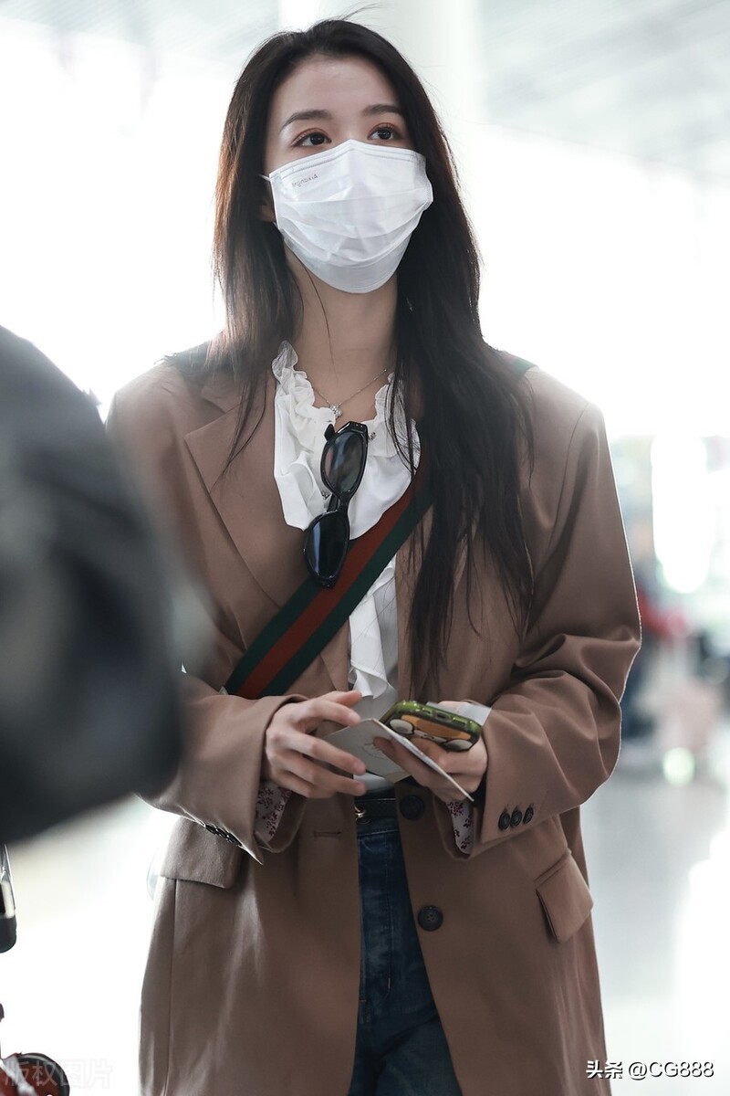 Wang Churan appeared at Beijing Airport on March 20, 2023 - iNEWS