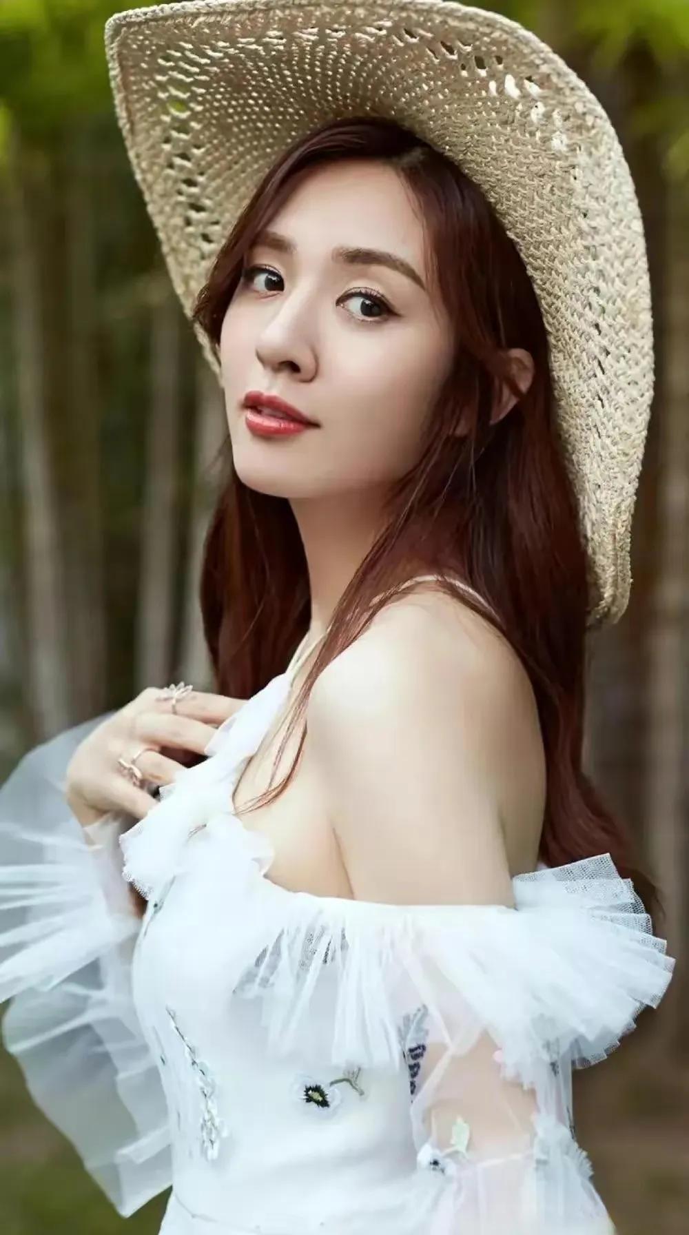 Wang Xiaochen is so beautiful - iNEWS