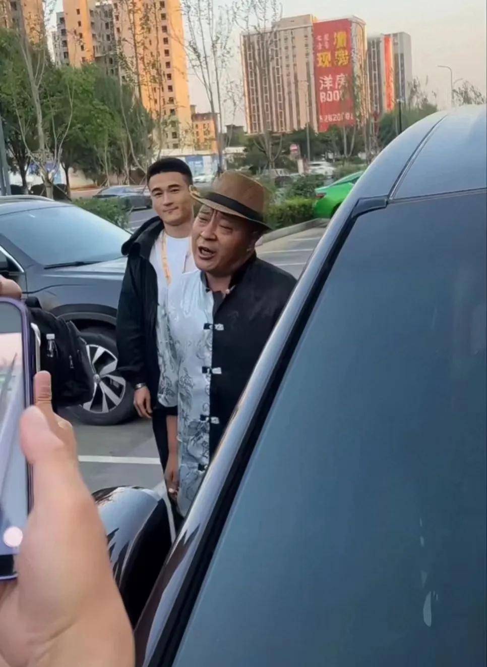 Actor Zhao Sikai once again criticized his friend Liu Neng's wedding ...
