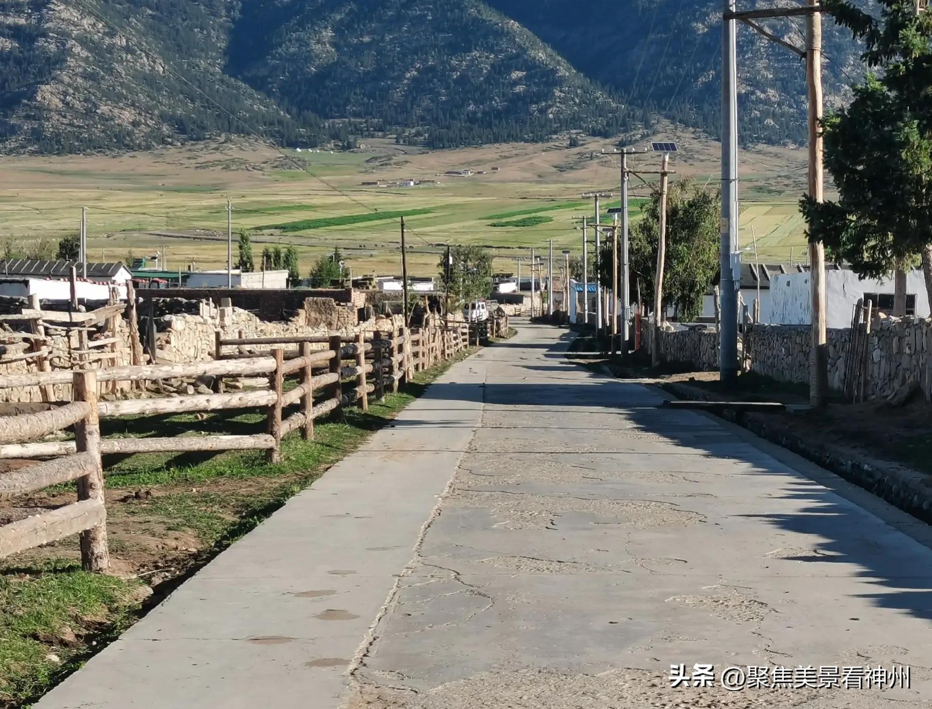 There is such a wonderful small village like a paradise in Altay City ...