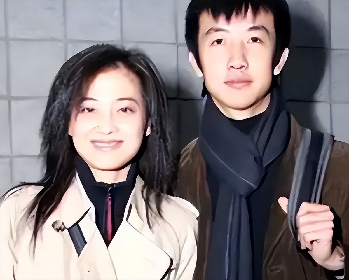 Yan Po: Mei Ting holds him, Li Xiaoran loves him, and lives a happy ...