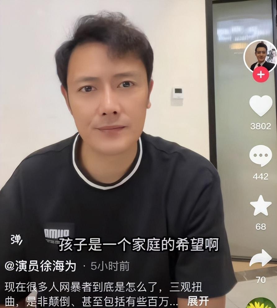 The host Zhang Jiaxi openly insulted China and caused public outrage ...