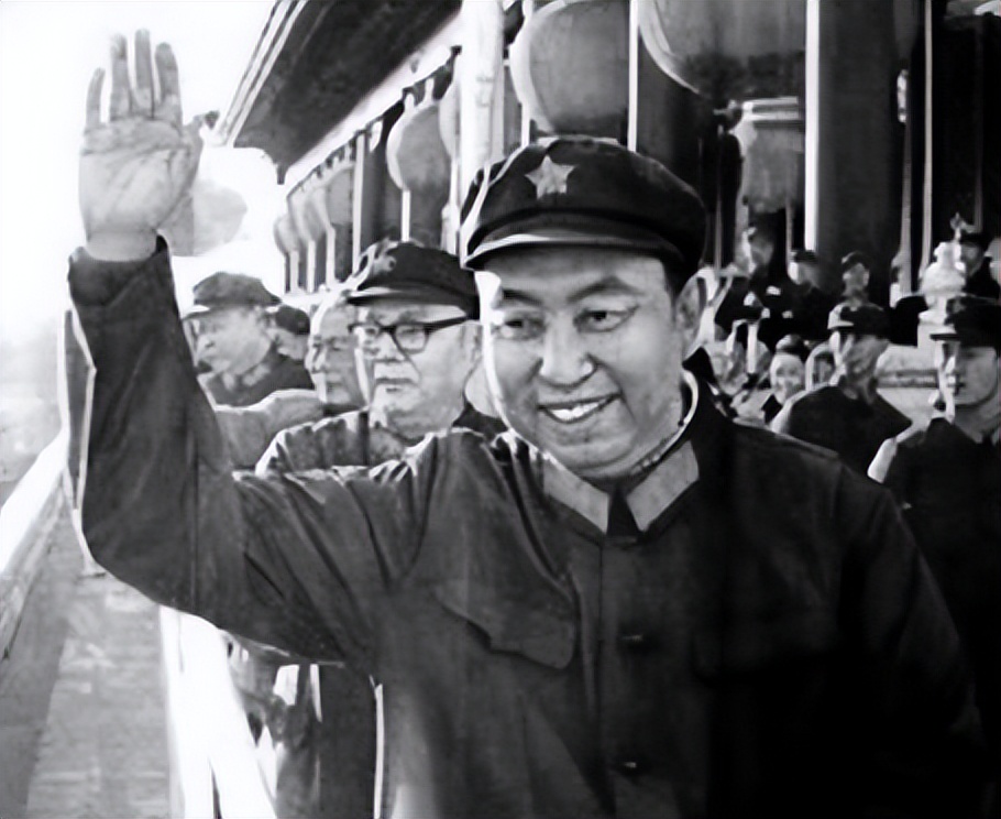 Before and after crushing the Gang of Four, Hua Guofeng did 4 things to ...