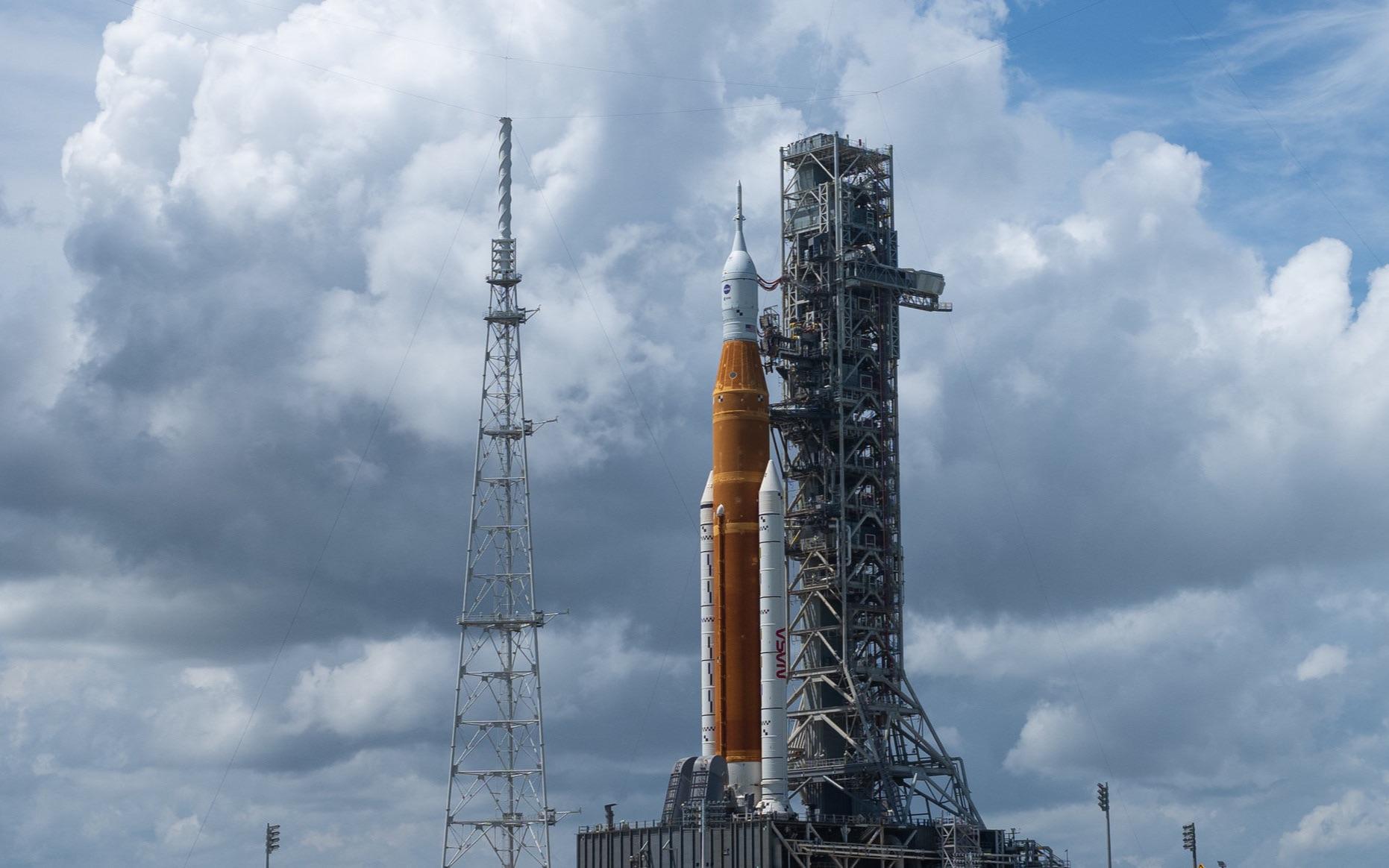 In order to defend against the typhoon, the launch of the US moon ...