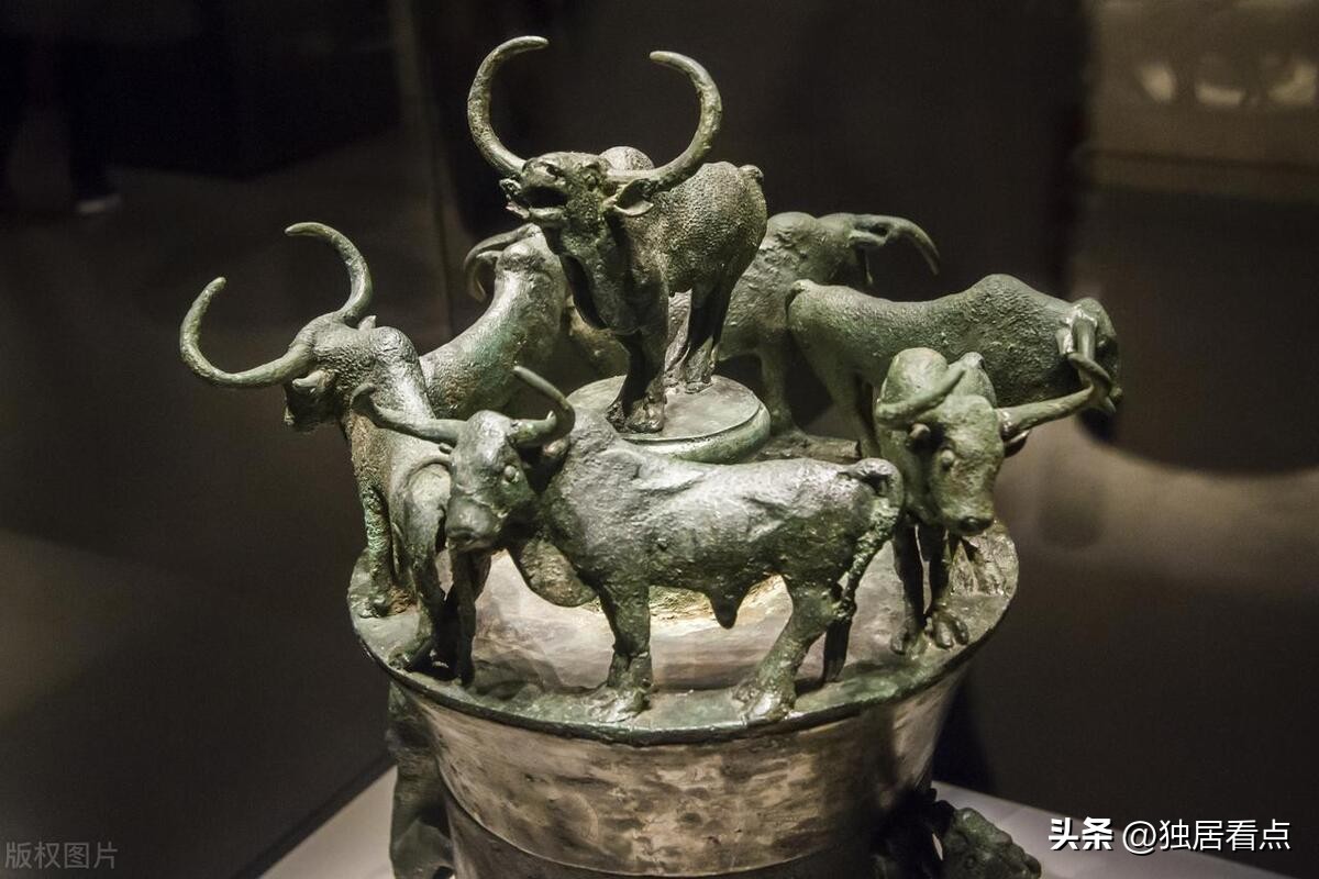 Bulls and Historical Figures Qin Shihuang and the "Bronze Bull" iNEWS