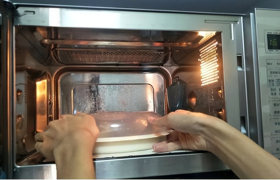 Why is the microwave oven, which was a smash hit, no longer popular