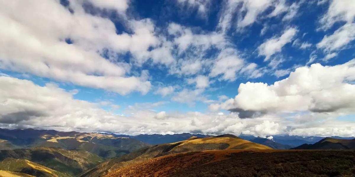Ganzi on the Wheels (1) -- Mugecuo Bank, Paoma Mountain - iNEWS