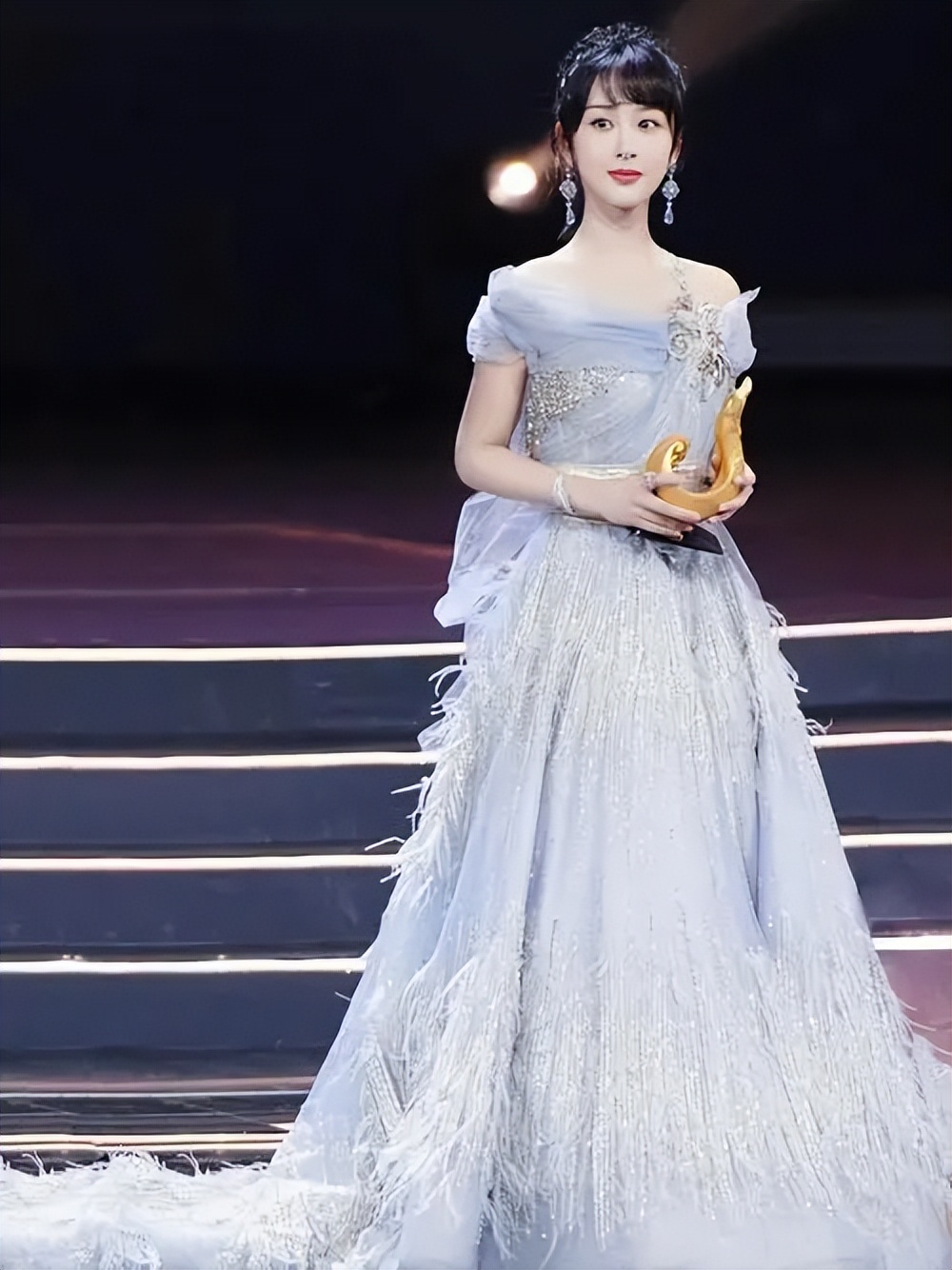 Yang Zi, who was born as a child star, has grown Tingting Yuli - iMedia