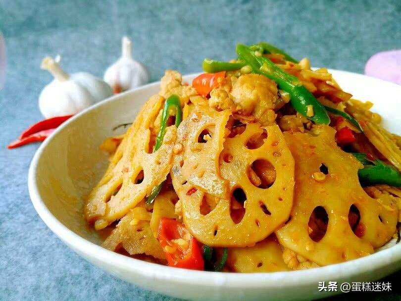 How to eat lotus root, brown sugar peanut lotus root - iNEWS