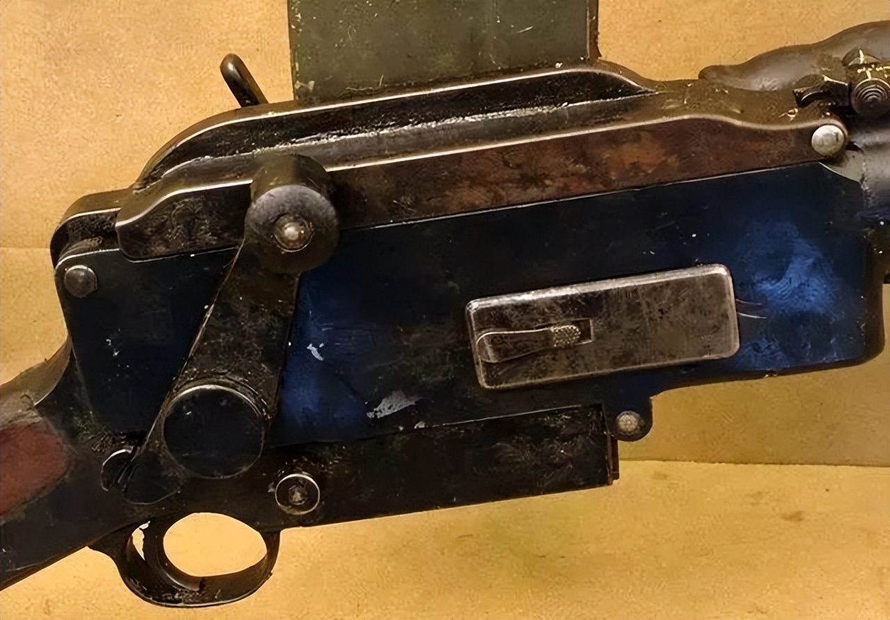 The world's first widely used light machine gun Denmark's Madsen