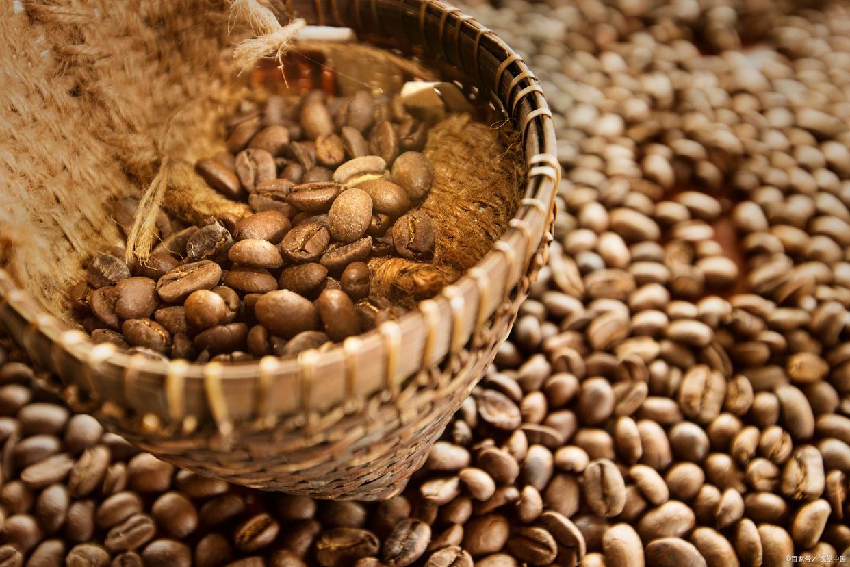 What is the difference between white coffee and black coffee? Where is