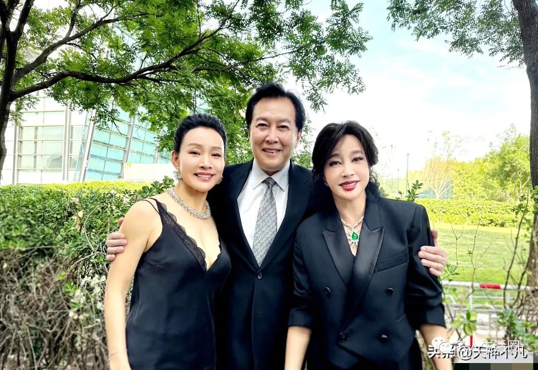 Too close, Tang Guoqiang hugged Liu Xiaoqing and Chen Chong, reunited ...