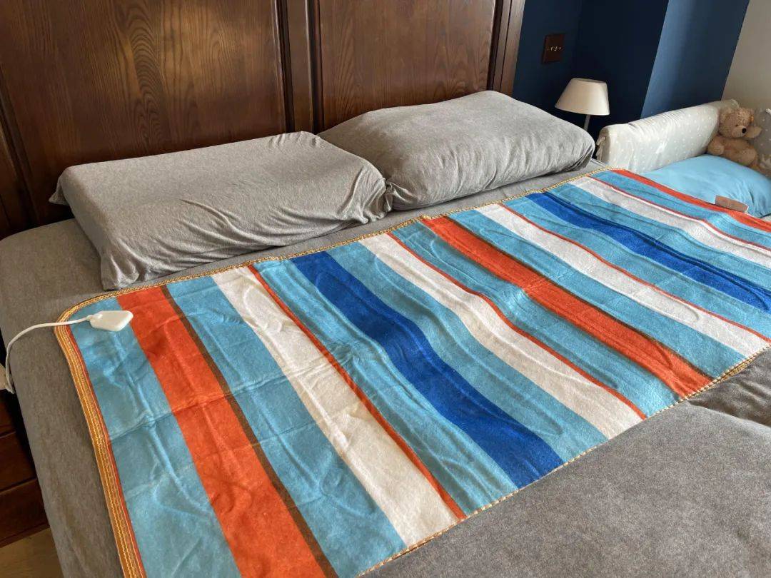 Is the heating artifact electric blanket really harmful to the human