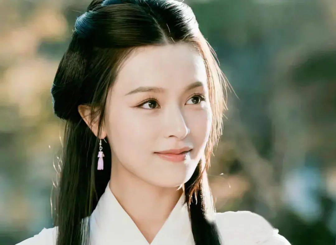 Wang Yuyan and Menggu fell in love with Qiao Feng, and gave birth to ...