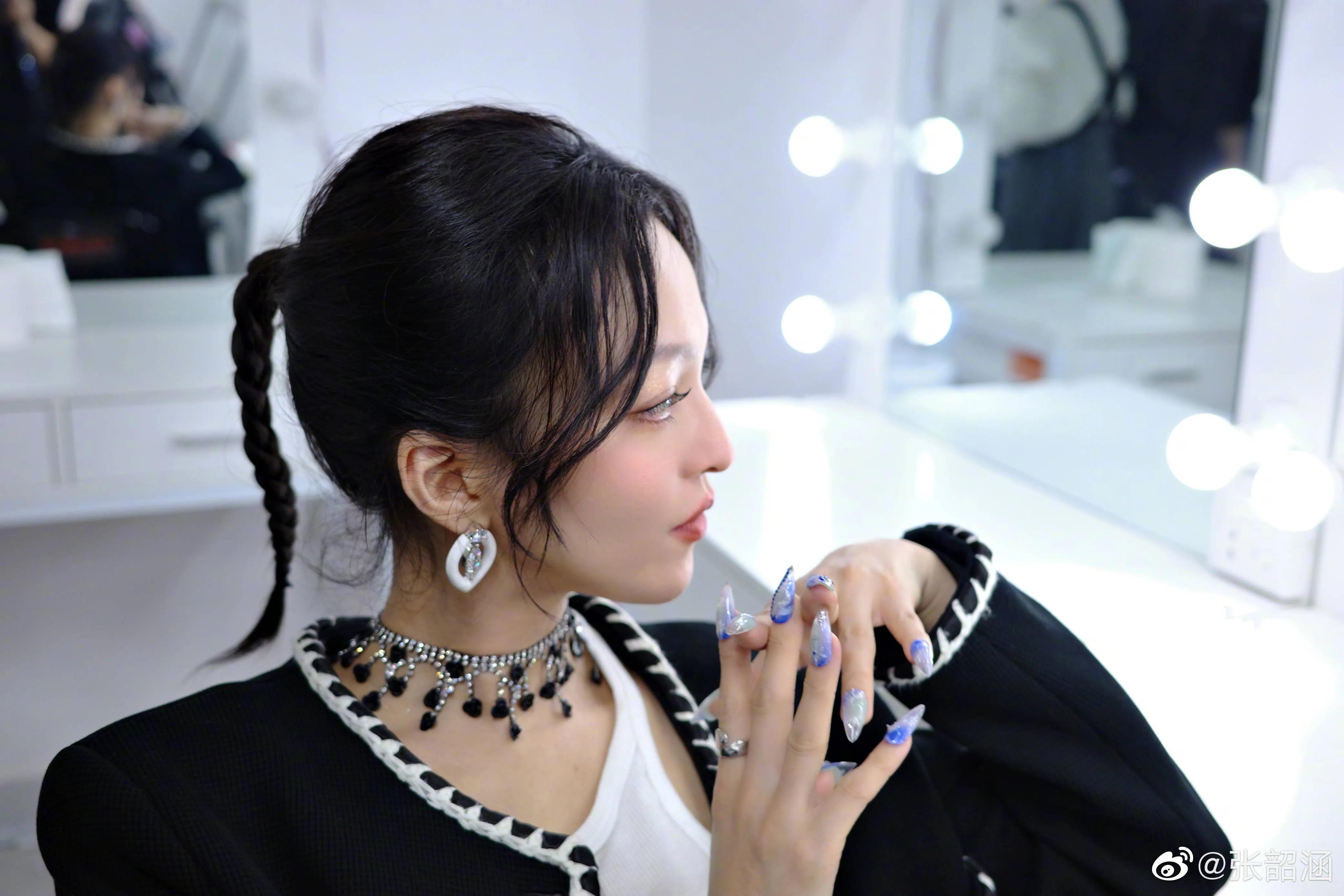 Singer Angela Chang - iNEWS