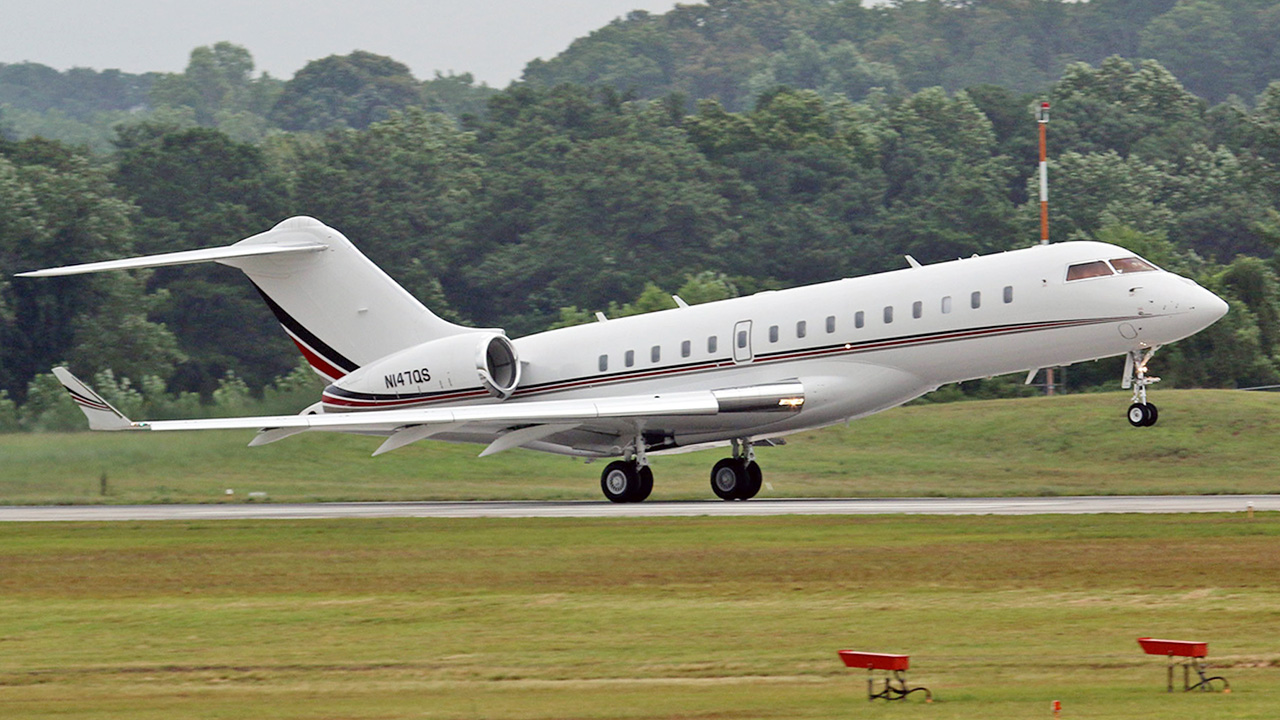 do-private-jets-have-flight-attendants-how-much-is-the-salary-inews