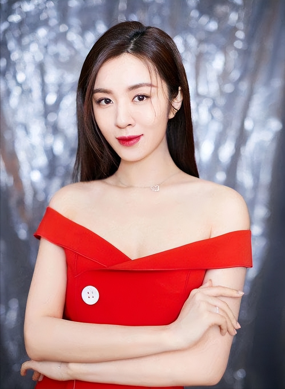 Well-known actor Wang Xiaochen posted: "In the future, we will meet ...