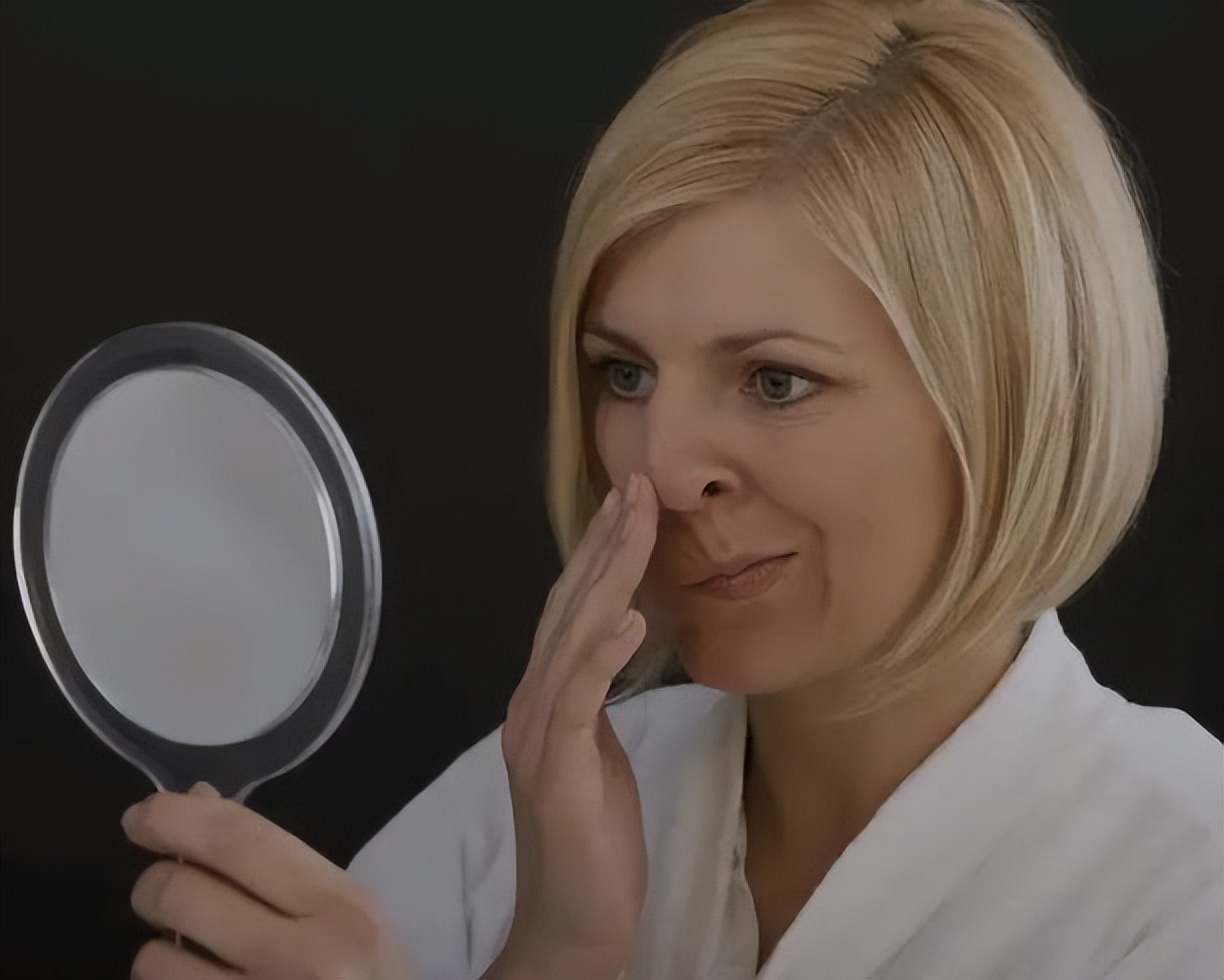 What is the "white stuff" squeezed out from both sides of the nose?Is