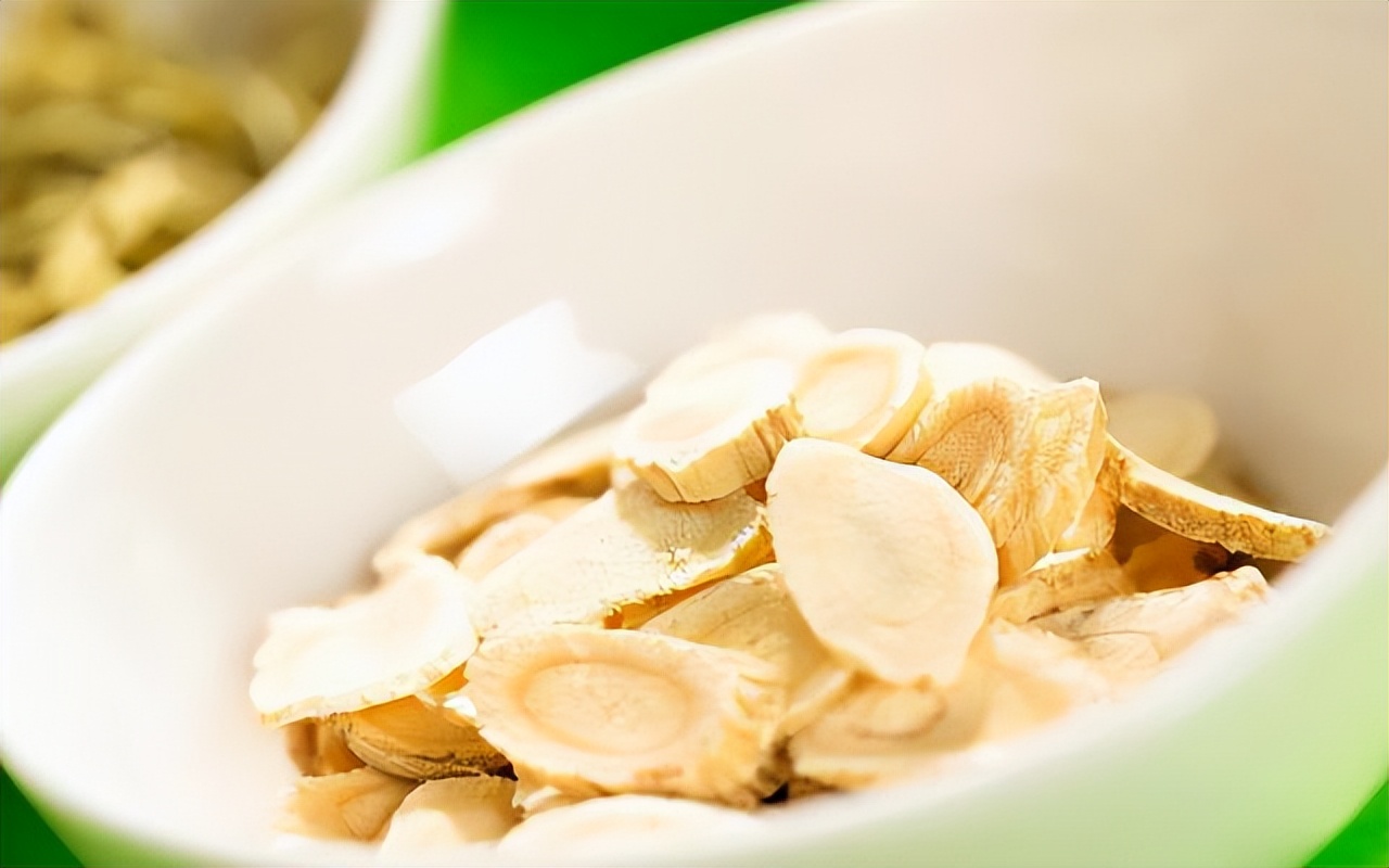 Why do people lose weight by drinking astragalus water often?Note side