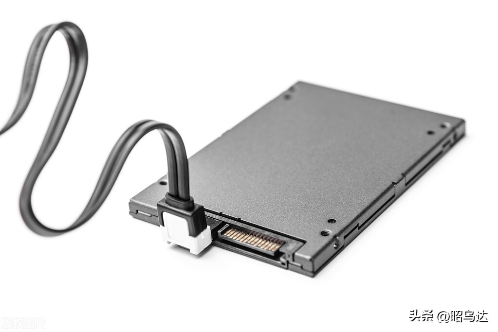 What is the difference between a solid state drive and a mechanical