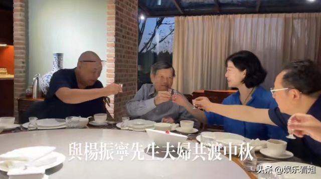 99 Year Old Yang Zhenning Brought His 54 Year Old Wife To A Party