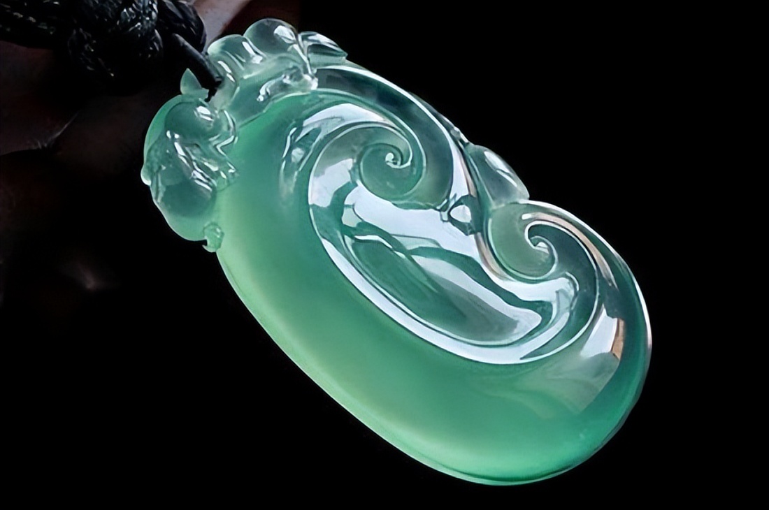 What does it mean to measure the index of refraction of jadeite at 1.66