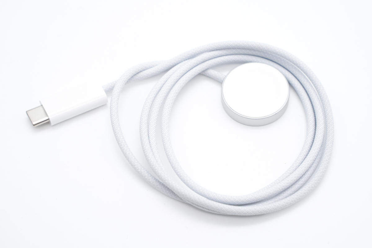 The built-in USB-C braided cable is more resistant to dirt and durable ...