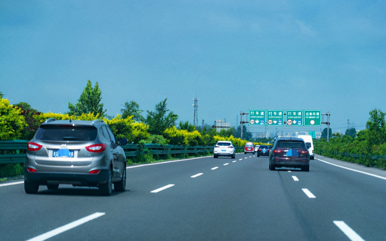 这是一张我国最长的20条高速公路排名,看看你跑过几个,去过一半的,就