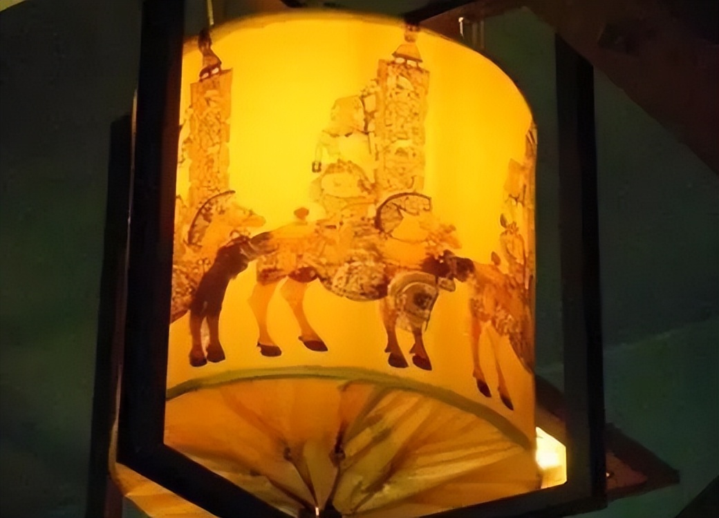 Discussion on the Artistic Style of Revolving Horse Lantern in the