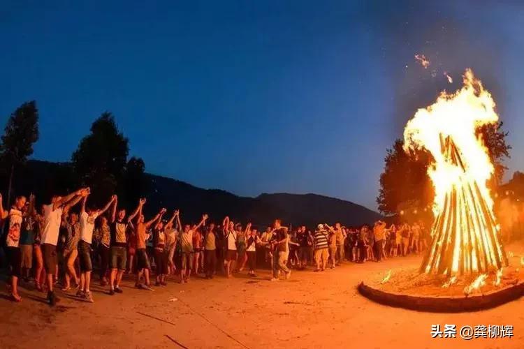 Known as the "Oriental Carnival", people hold torches and gather in the