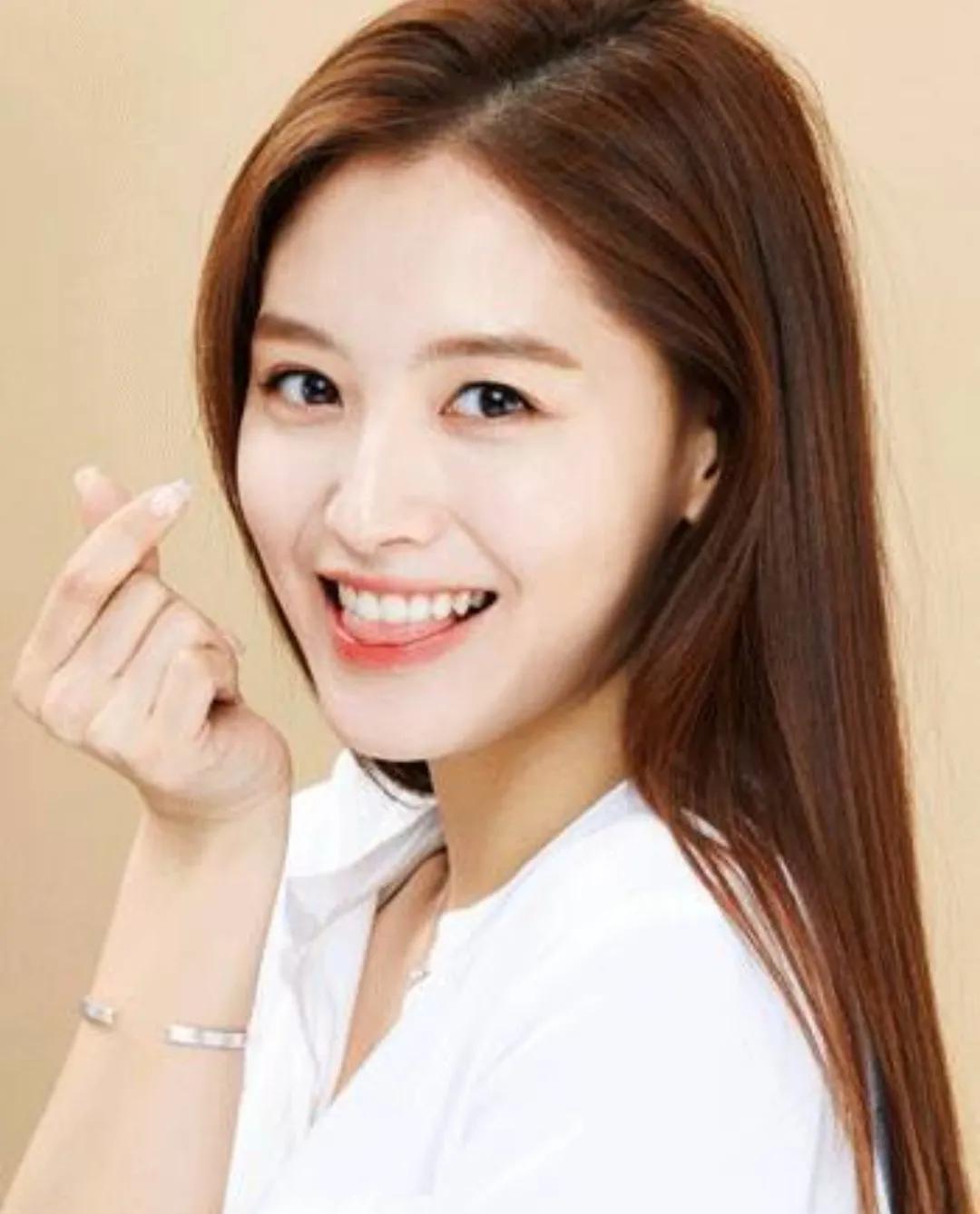 Pure, beautiful, playful and lovely sexy goddess Jin Jae Kyung - iNEWS