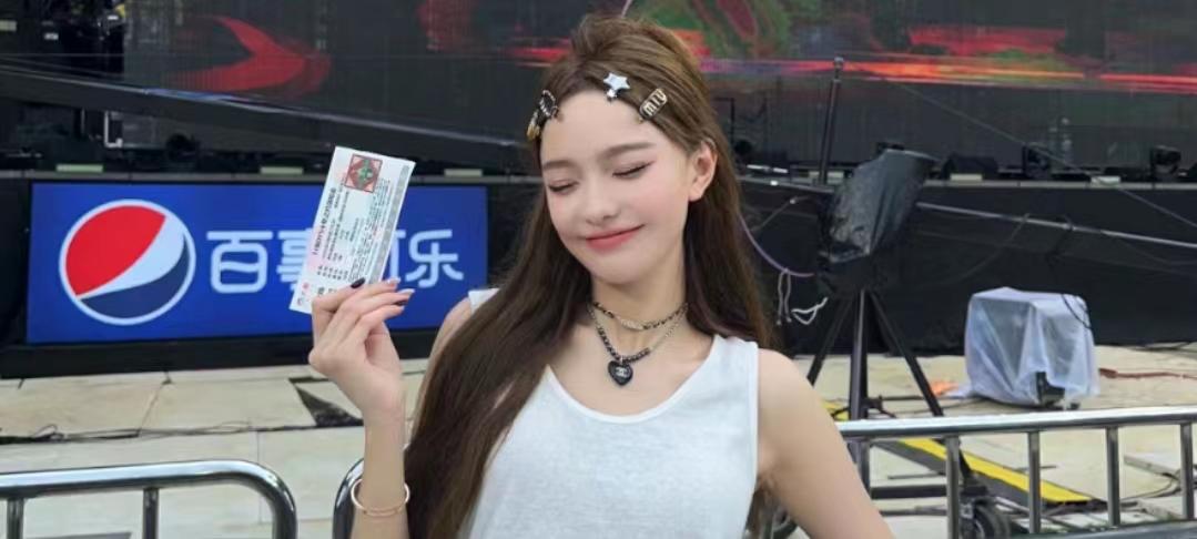 Internet celebrity Chen Yili sat in the first row of the TFBOYS concert ...