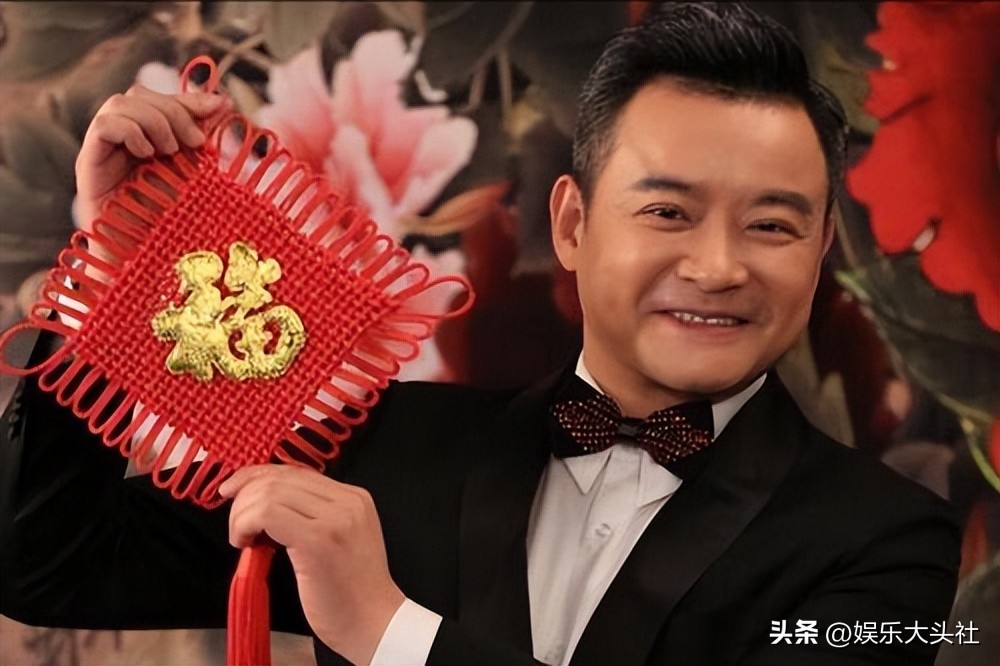 Li Jiaming, a well-known host of CCTV, went to the United States at the ...