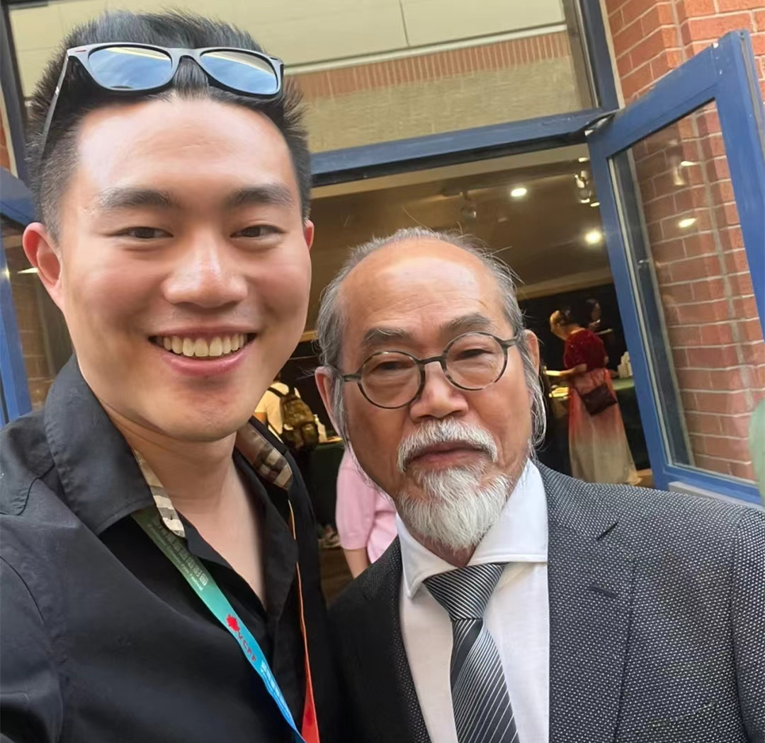 70-year-old Yuan Hua moved to Vancouver to live. His beard and hair ...