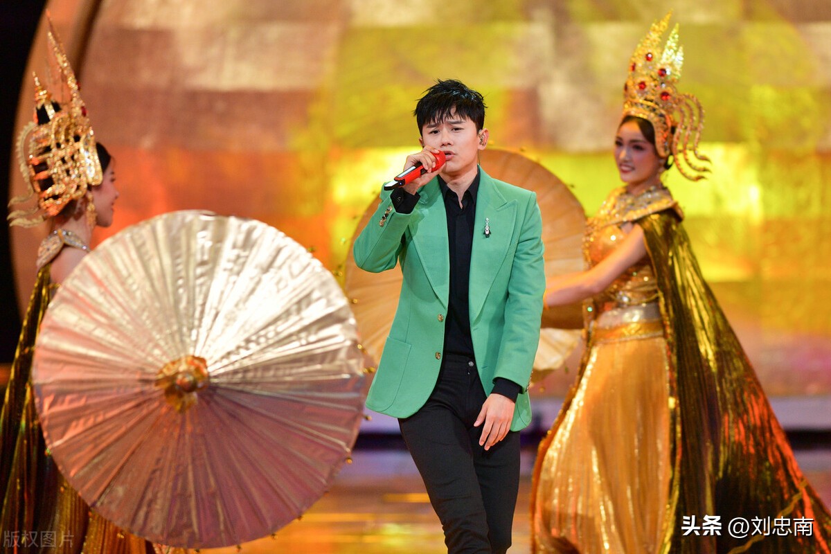 Li Ronghao and Zhang Jie started the concert at the same time, the ...