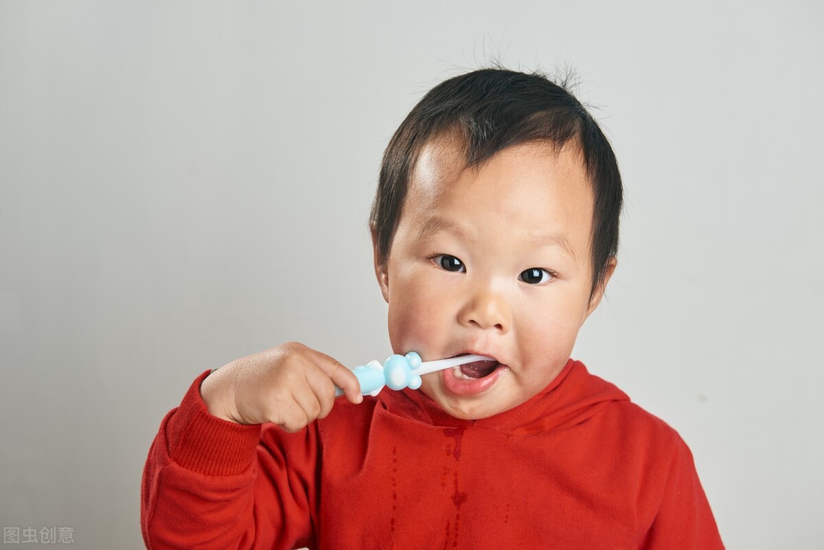 How to care for baby teeth after eruption?The right way to let your