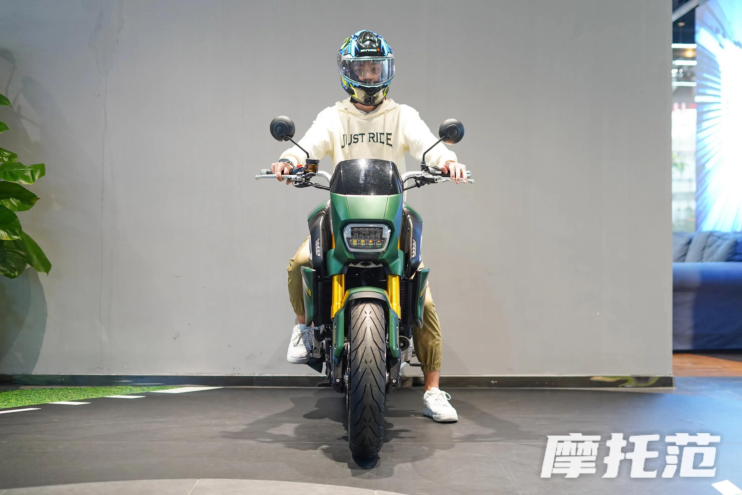 Retro Street Cars! Frog Prince and Kamen Rider: Jedi FR750 - iNEWS