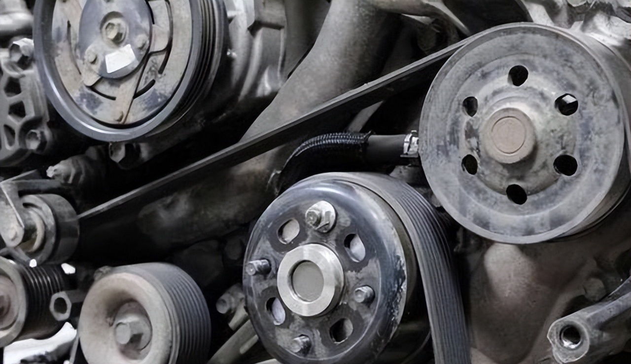 I don't know how long it takes to change the engine belt in a private ...