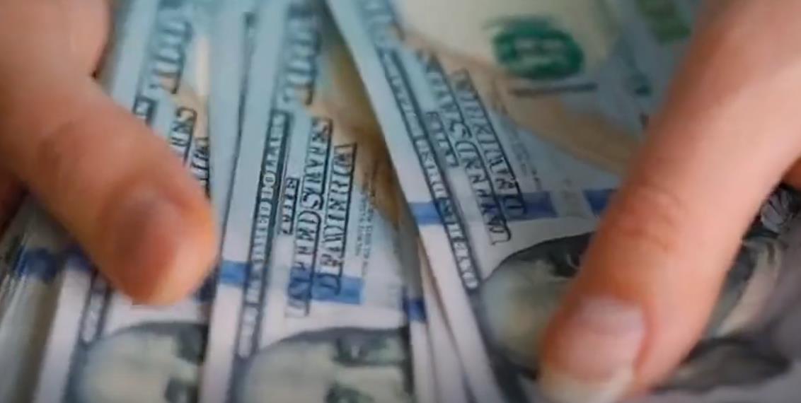A Woman Deposits 350 000 Yuan For 5 Years And The Interest Is 20 000 a-woman-deposits-350-000-yuan-for-5-years-and-the-interest-is-20-000