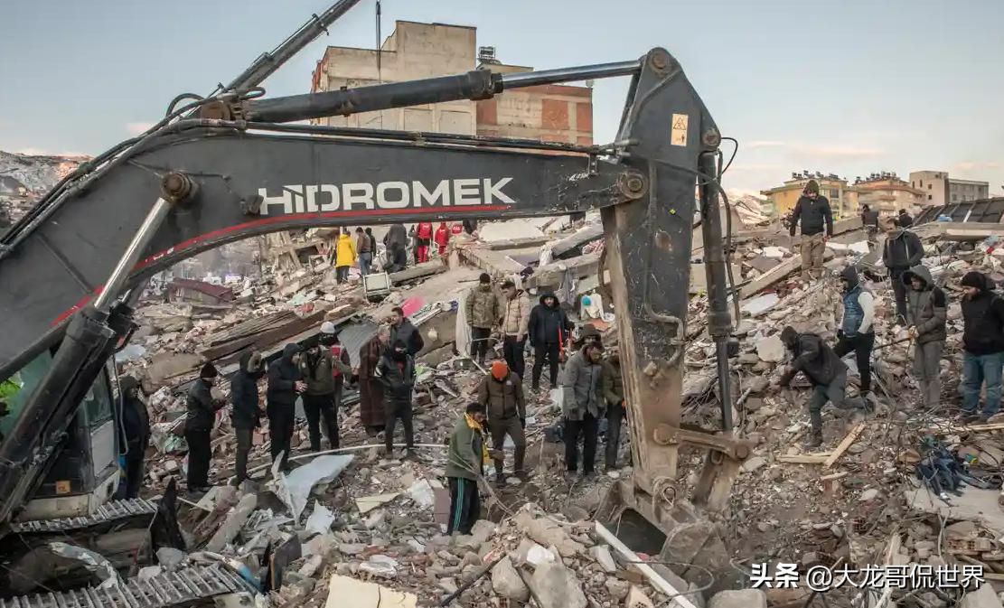 There is little hope of finding survivors in Turkey, and the smell of