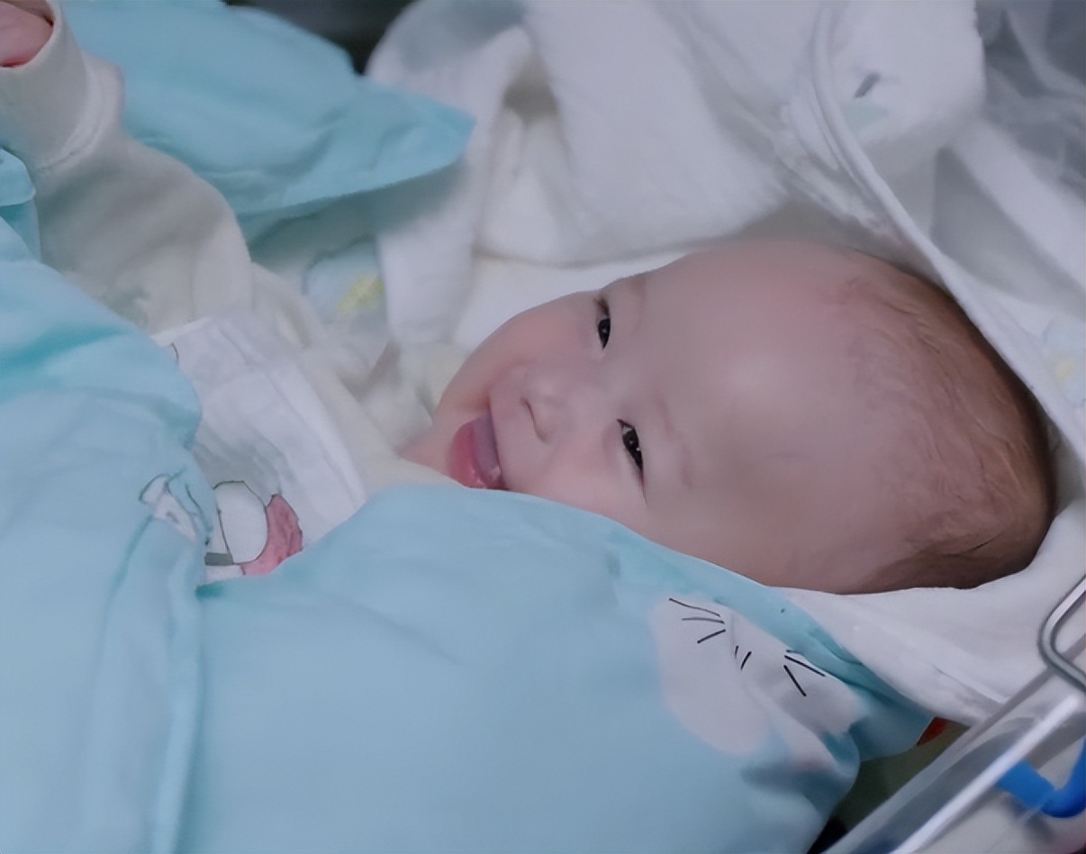 Why do babies like to stare at their mothers?It turns out to be related