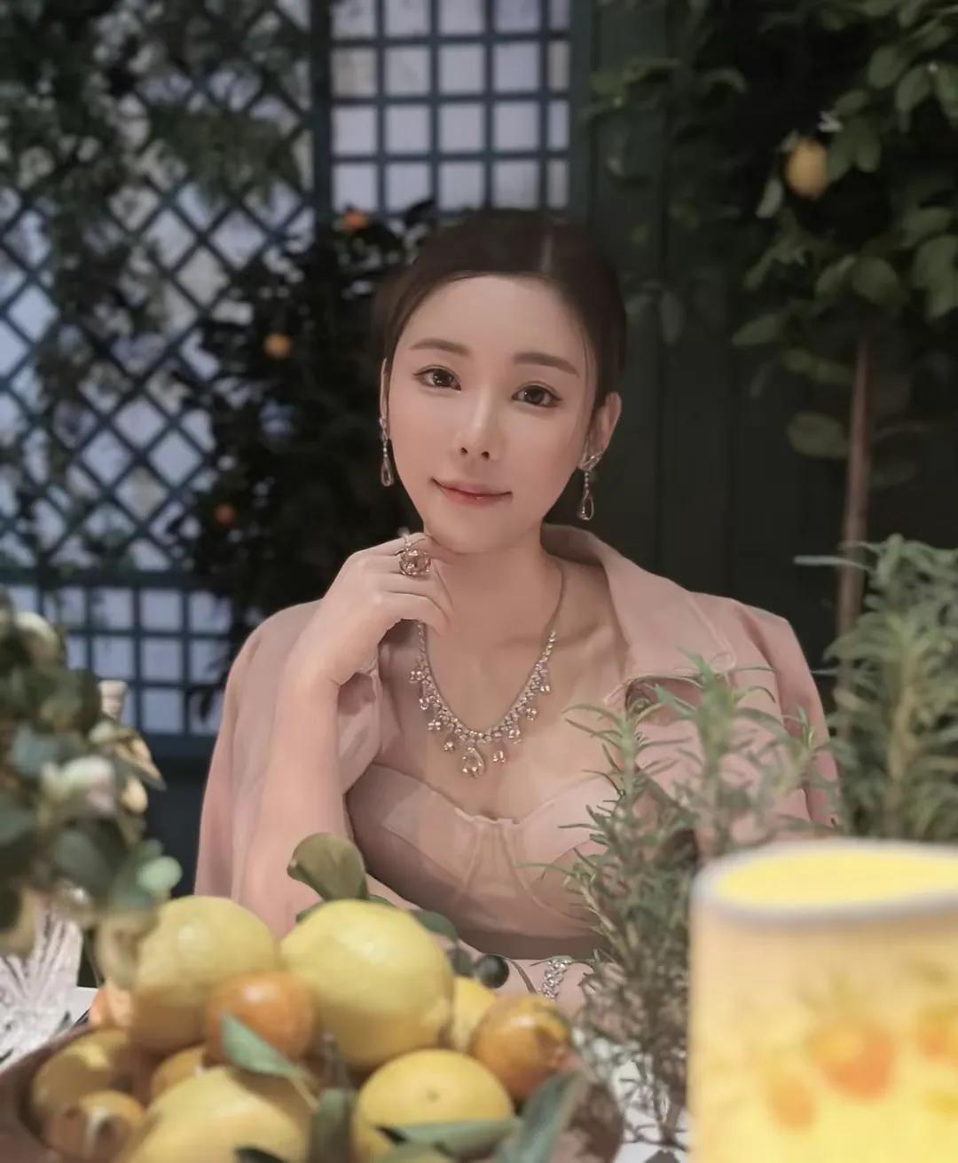 Cai Tianfeng married a murderer at the age of 18. After the divorce, he ...