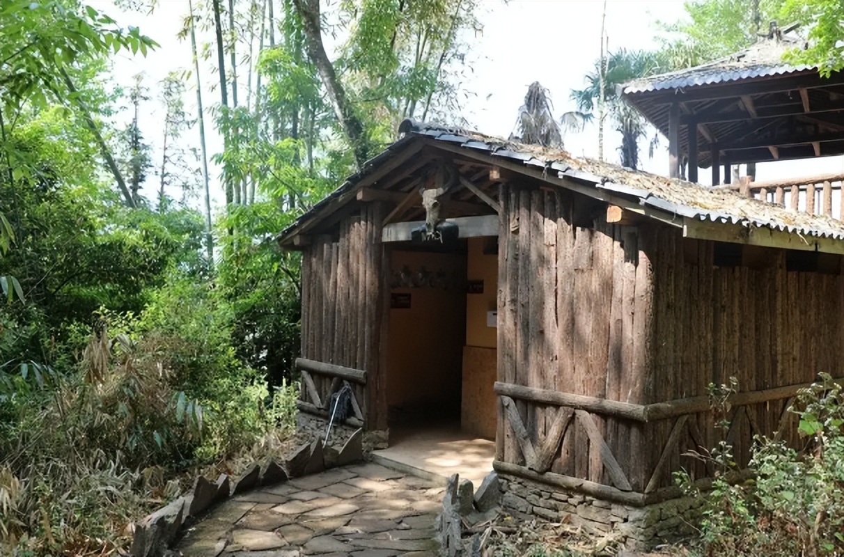 Japan's "harem" women's toilet, the urinal is 18 meters deep, unique in