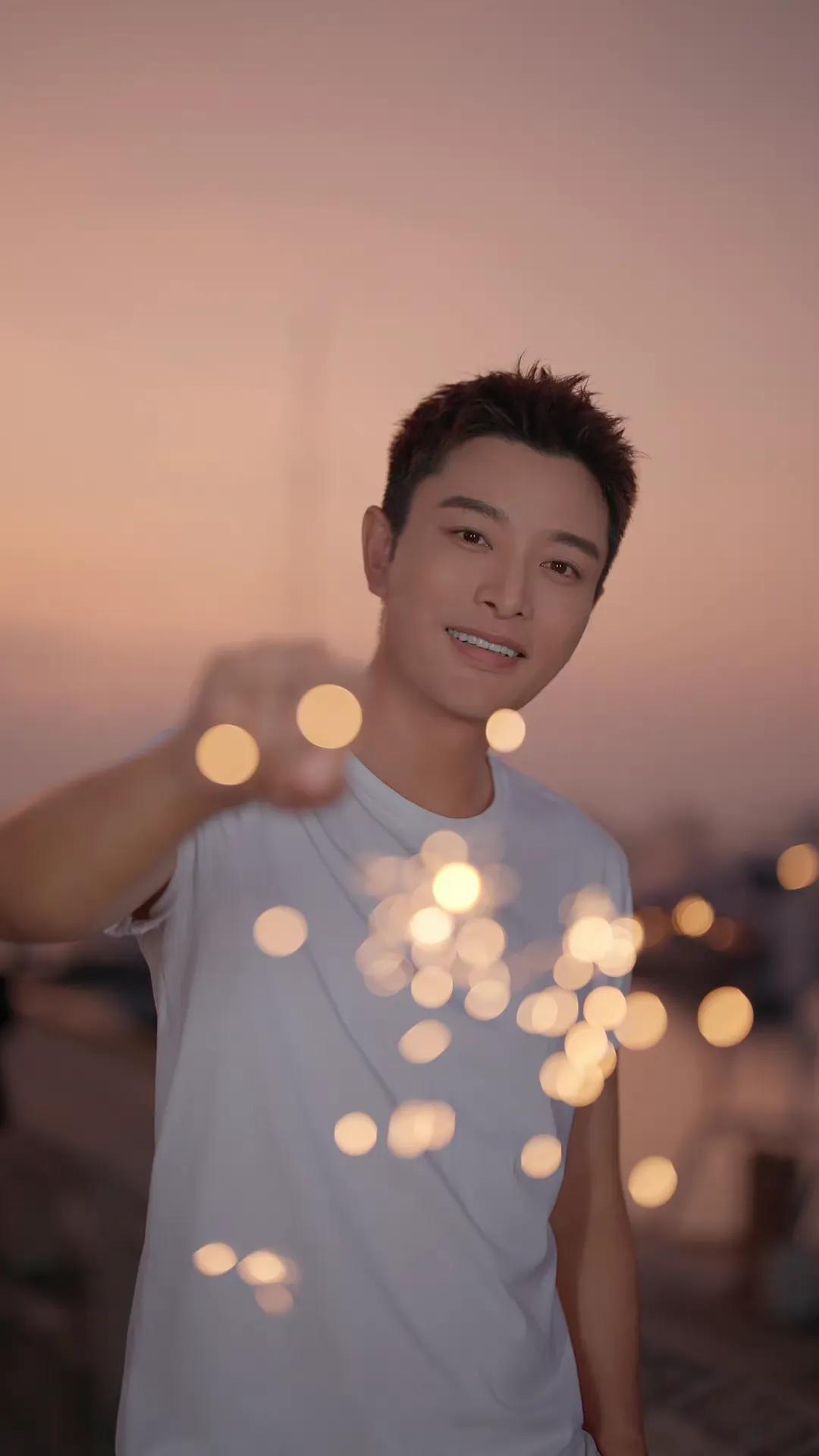 Jia Nailiang s back view of fireworks iNEWS