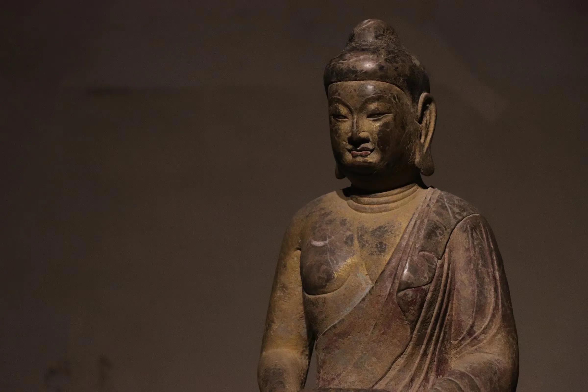Shakyamuni statue Material: bluestone - iNEWS