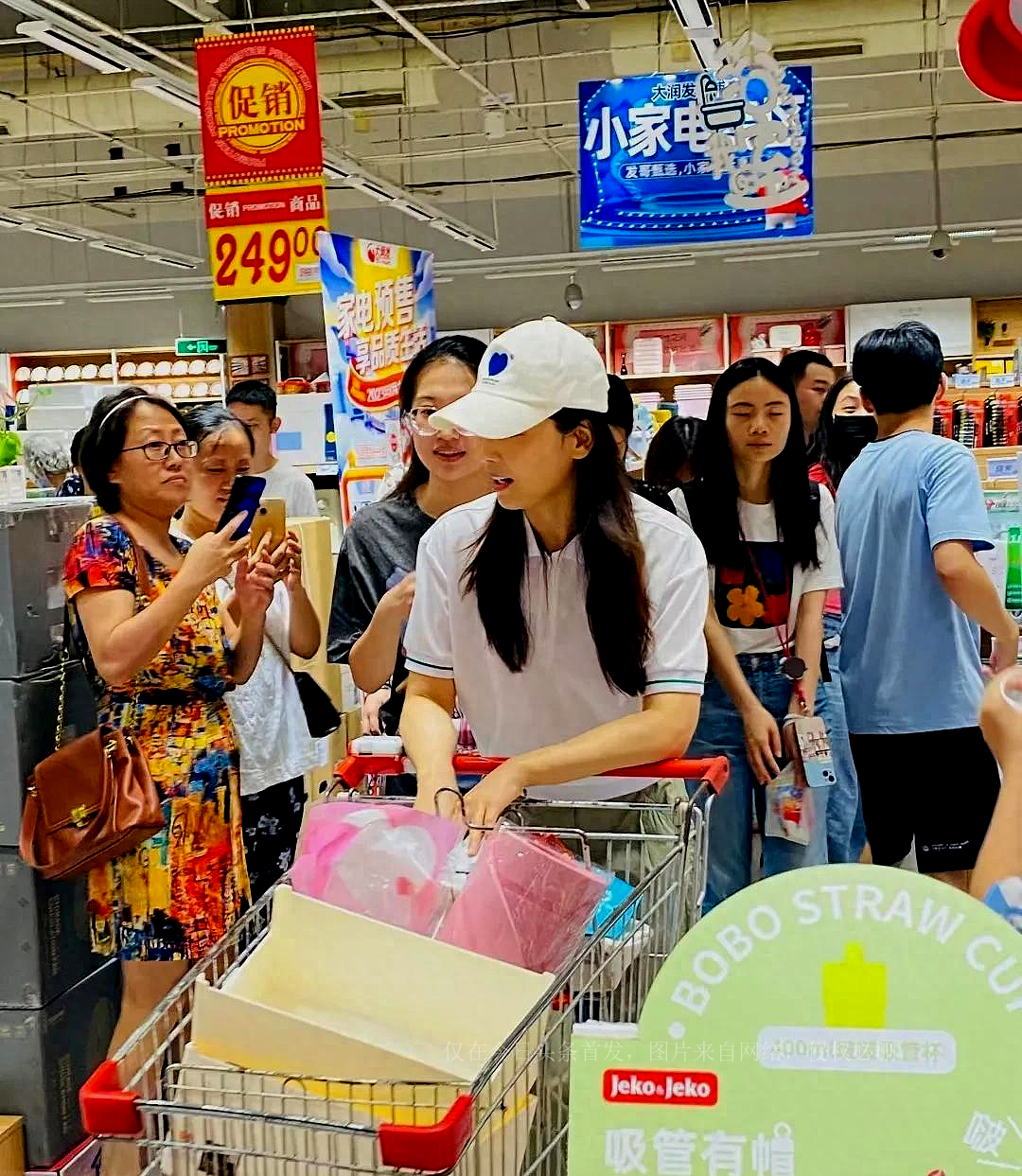 Liu Tao Went To The Supermarket And Was