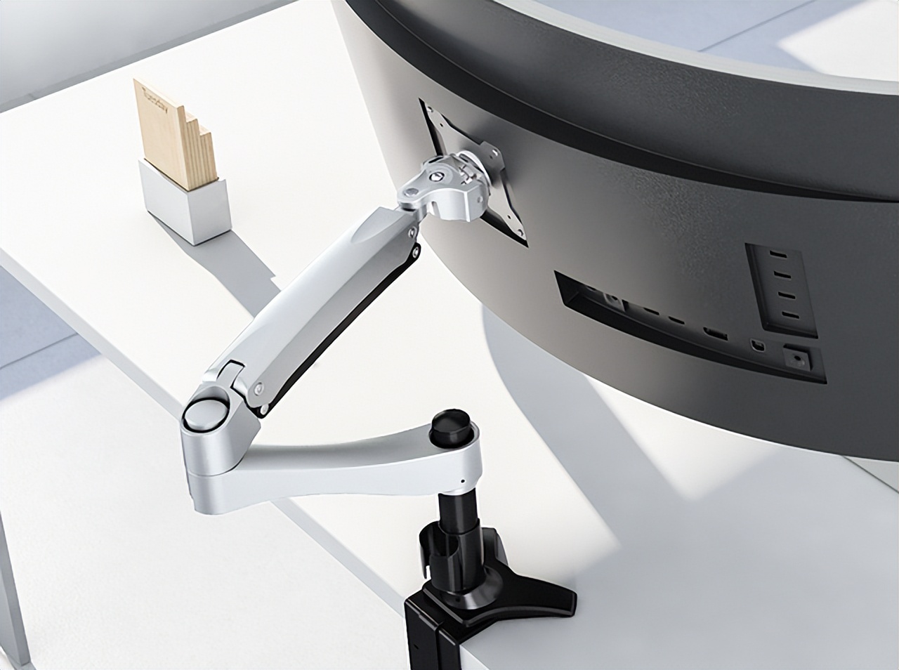 What is a curved screen monitor?What does the curvature of a curved screen mean?Do you need a