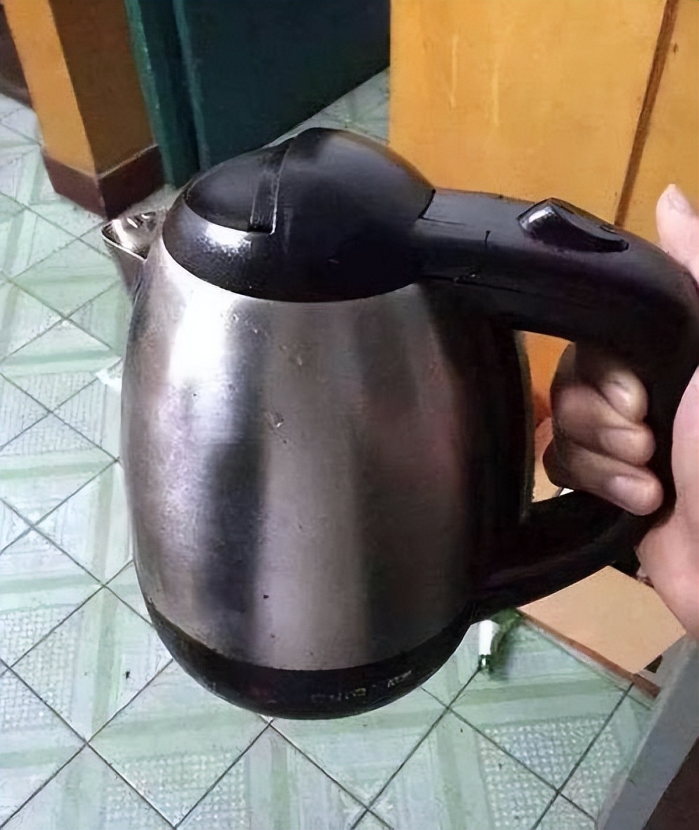 When boiling water in an electric kettle, you must avoid these 3
