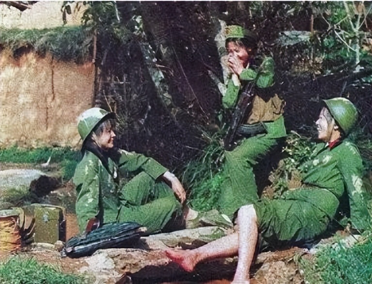 During the Vietnam War, Vietnamese female soldiers would take off their clothes directly when they were captured? What is the reason behind